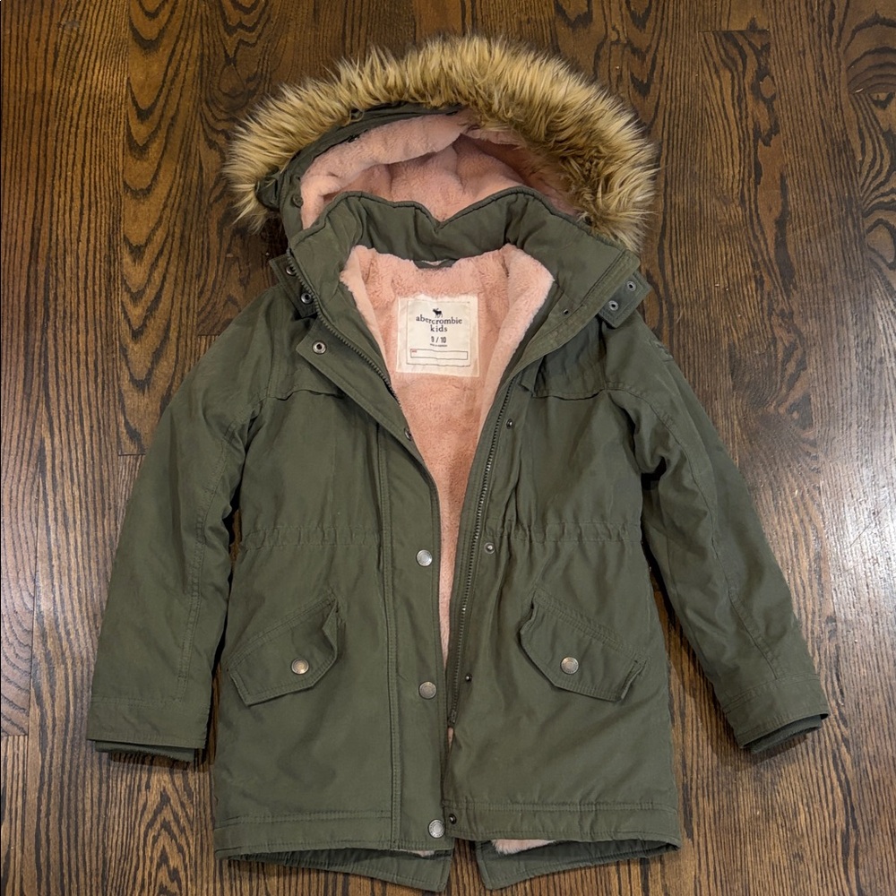 Abercrombie kids army green Parka with pink Faux Fur lining size 9/10